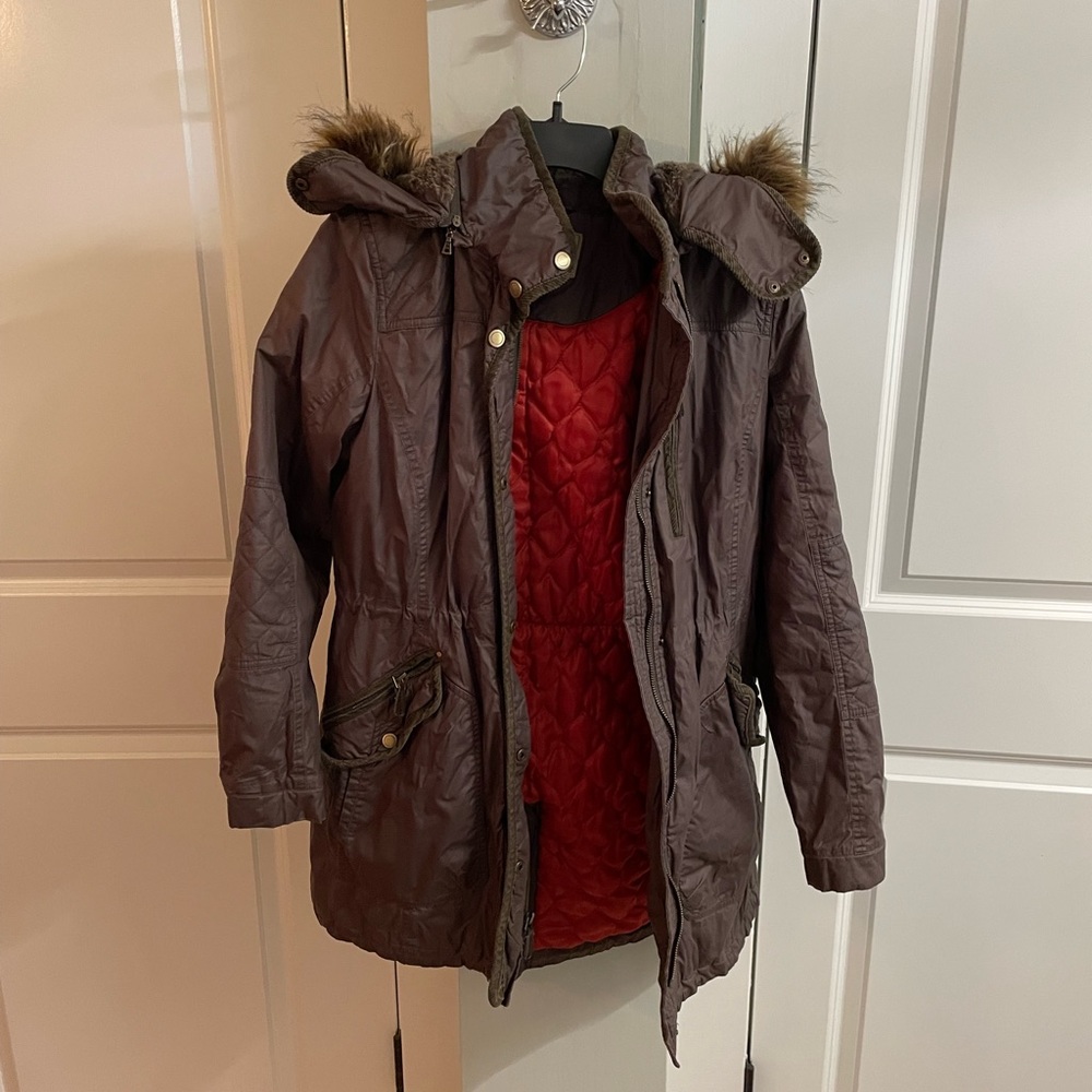 Adorable winter coat with detachable hood and fur